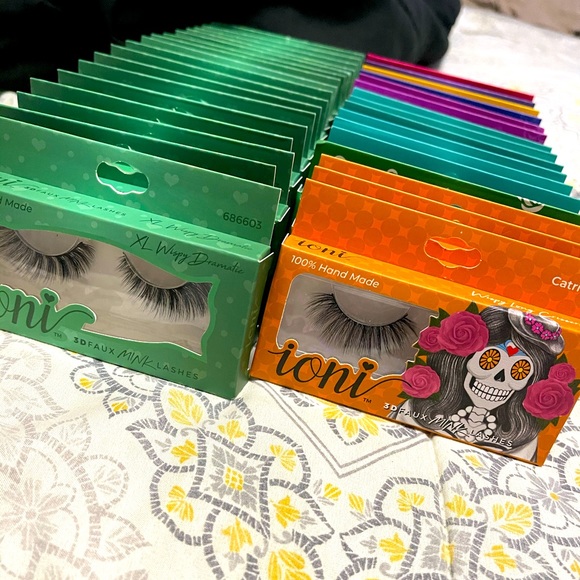 Ioni eyelashes - Picture 1 of 2